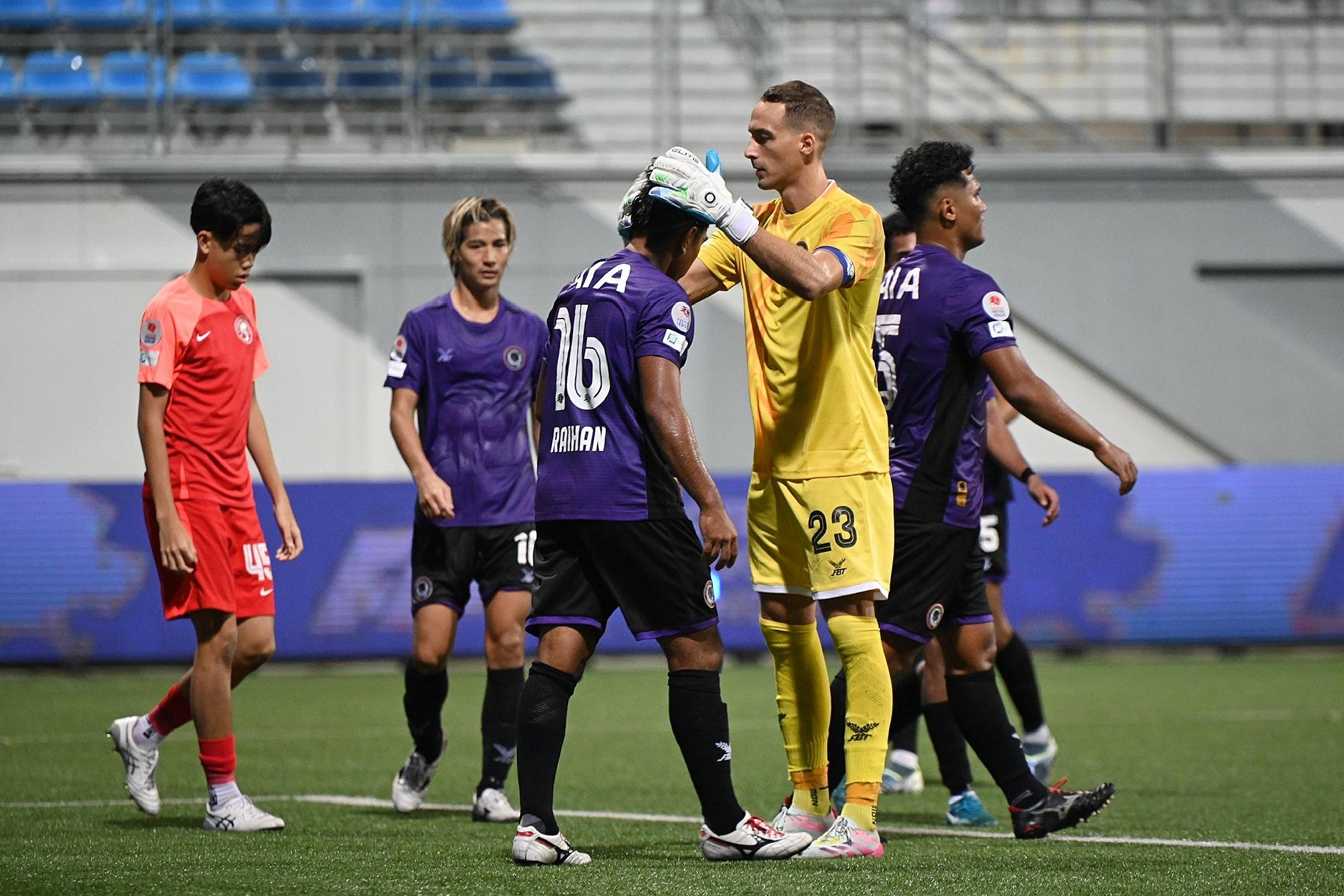 亚历克斯